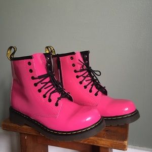 💖Hot Pink Patent Leather Dr. Martens Delaney💖